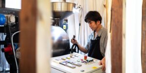 代表　岡本