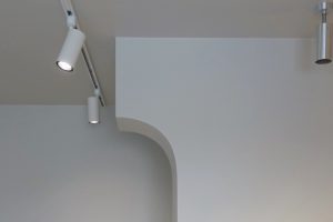 アーチのある甲南山手店の店内
